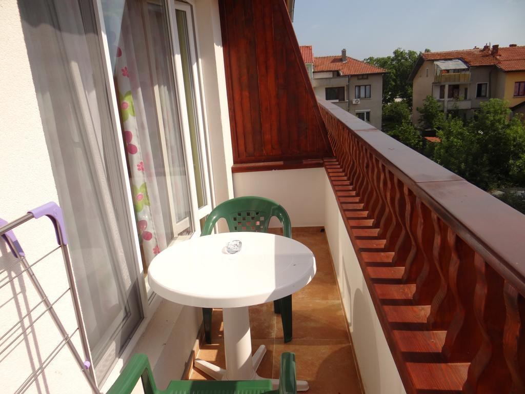 Guest House Rosa Kiten  Exterior photo