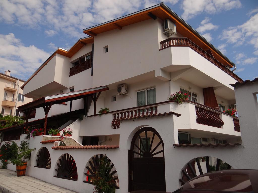 Guest House Rosa Kiten  Exterior photo